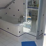 2 Et Salle De Bain Un Oasis De Bien Etre Piscine Et Jardin Direct Gare Aeroport Bed & Breakfast