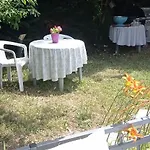 2 Et Salle De Bain Un Oasis De Bien Etre Piscine Et Jardin Direct Gare Aeroport *