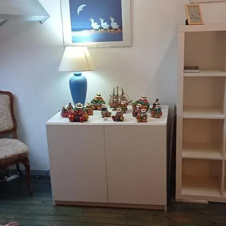 Alojamento de Acomodação e Pequeno-almoço 2 Et Salle De Bain Un Oasis De Bien Piscine Et Jardin Direct Gare Aéroport *