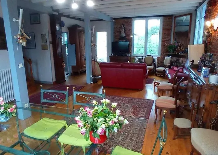 2 Et Salle De Bain Un Oasis De Bien Etre Piscine Et Jardin Direct Gare Aeroport *