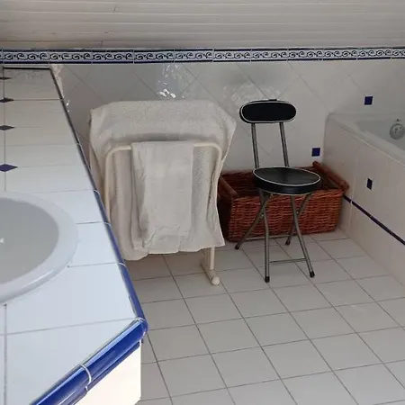 2 Et Salle De Bain Un Oasis De Bien Etre Piscine Et Jardin Direct Gare Aeroport Oda ve Kahvaltı
